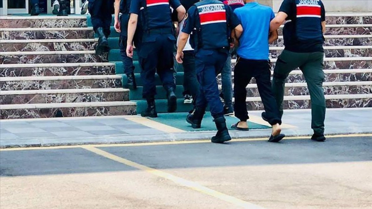 Hudut Kartalları geçit vermedi: 12 kişi kıskıvrak yakalandı