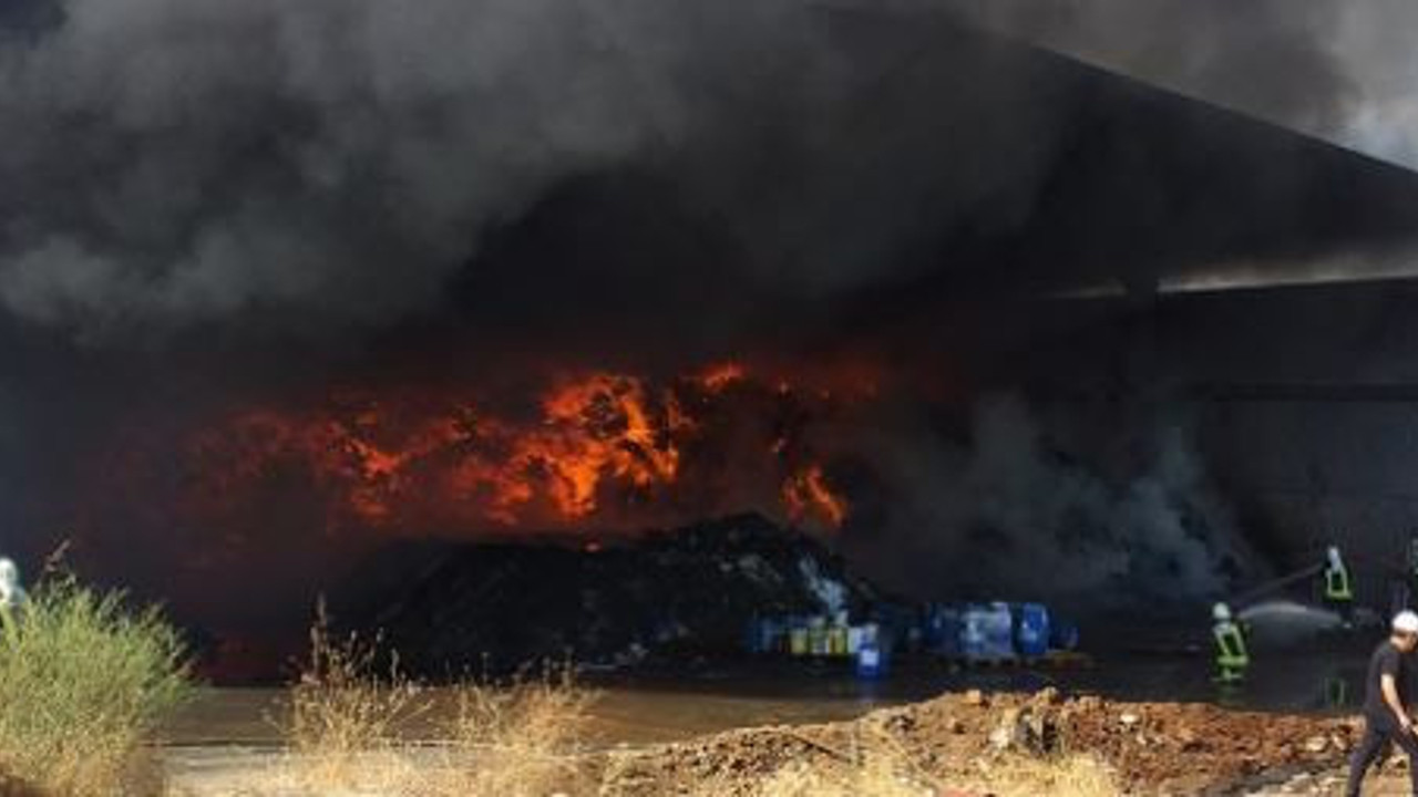 Kara bulutlar gökyüzünü kapladı. İçin için yanıyor