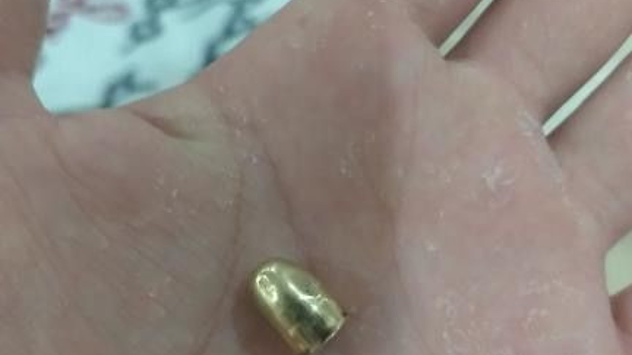 Eskişehir'de yorgun mermi bir evin camına isabet etti