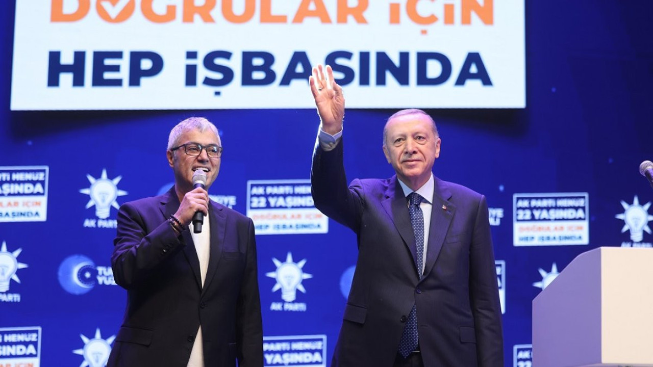 Erdoğan mikrofonu eline aldı, Cengiz Kurtoğlu ile düet yaptı