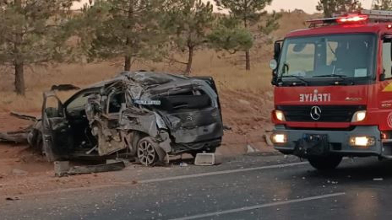 Hafriyat kamyonu aracı biçti: 1 ölü