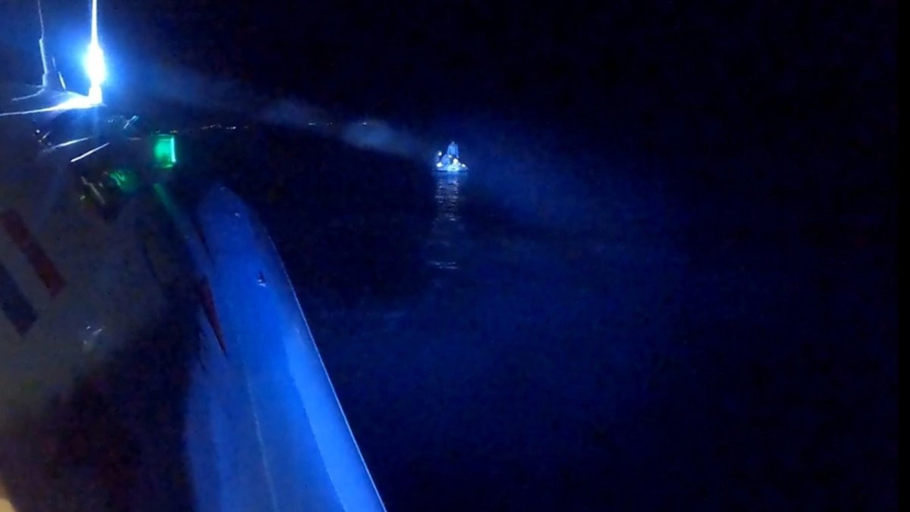 Ayvalık açıklarında 37 düzensiz göçmen kurtarıldı