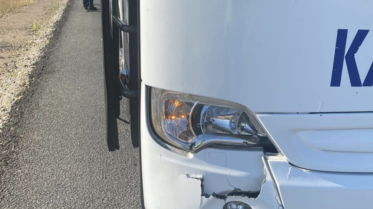 Topun peşinden giden çocuk yolcu otobüsünün altında kaldı