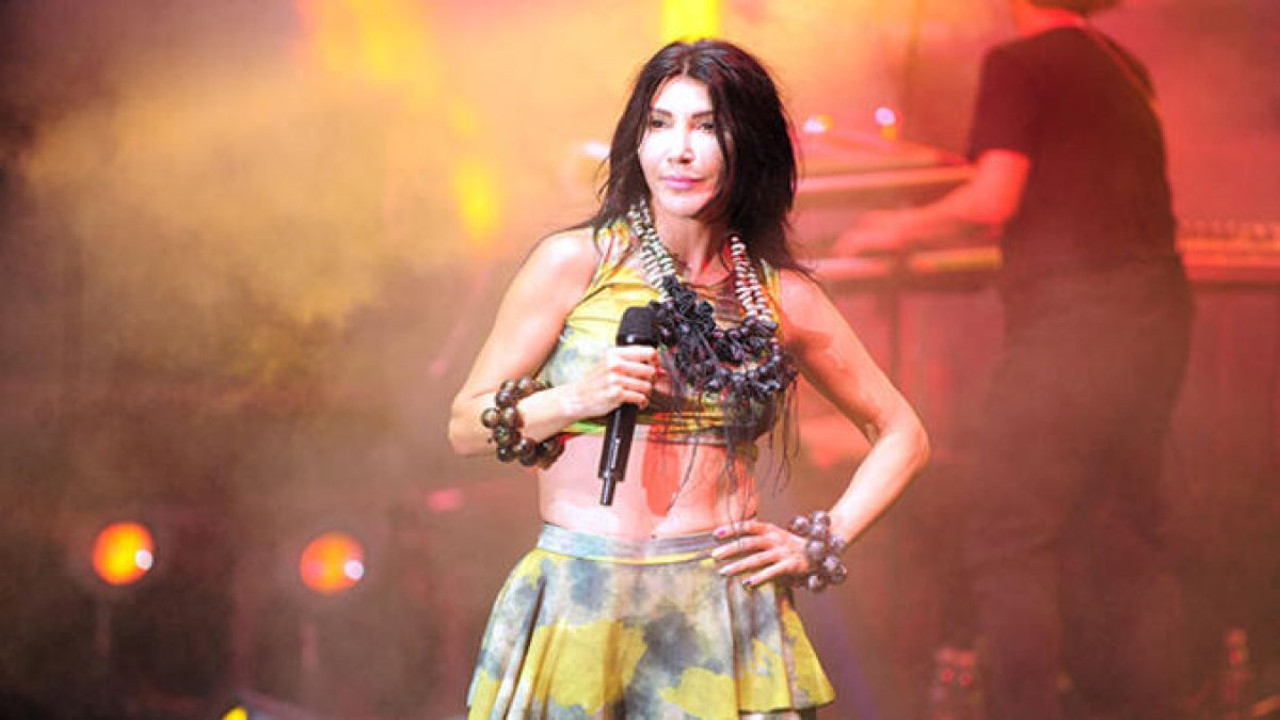 Hande Yener Fenerbahçeli futbolcuyu öve öve bitiremedi
