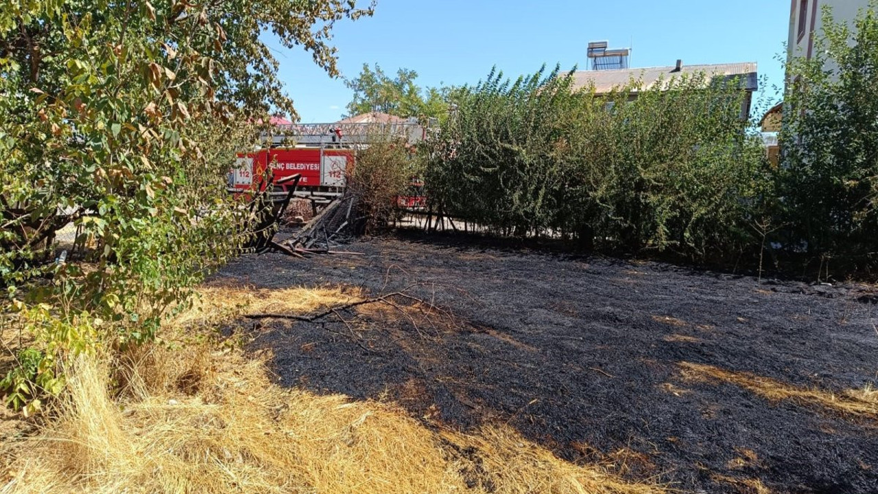 Örtü yangını büyümeden söndürüldü