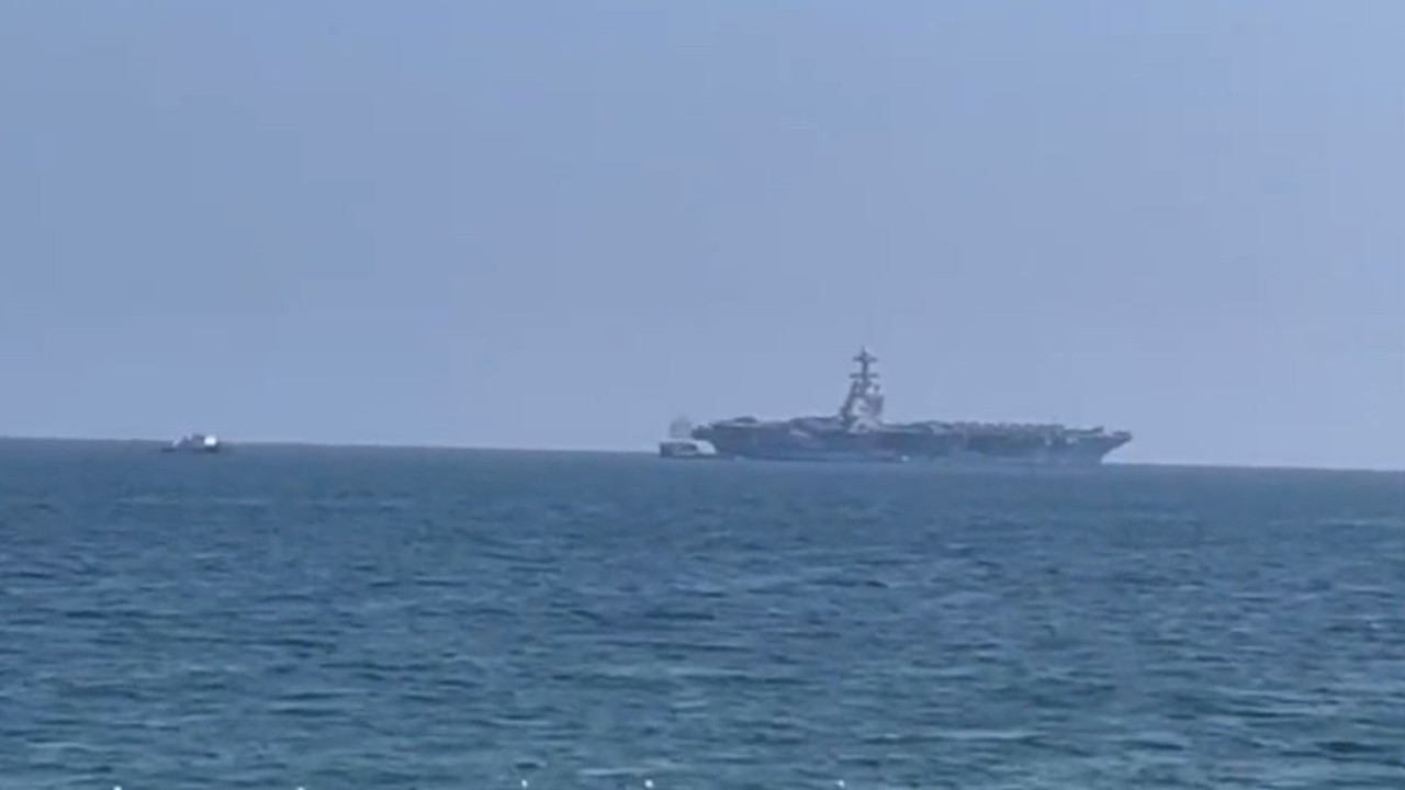 Antalya'ya demirleyen ABD gemisine ilginç anons. "Dükkanın önünü kapatıyorsun abicim"