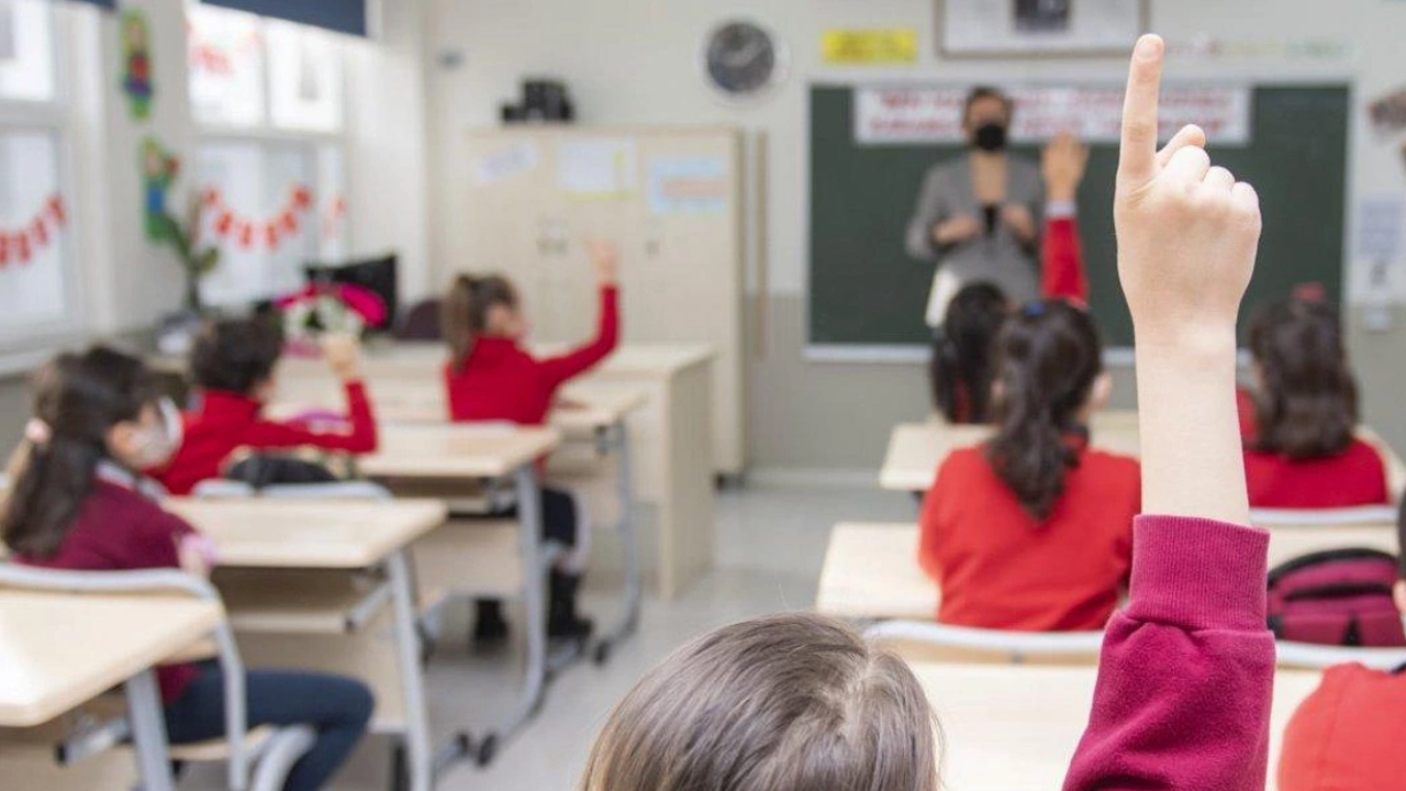 Öğrenci sayısı arttı eğitim bütçesi geriledi. 21 yıllık AKP iktidarında MEB bütçesi eridi