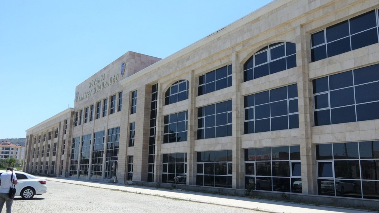 Havalimanında el bombası bulundu: 400 kişi tahliye edildi