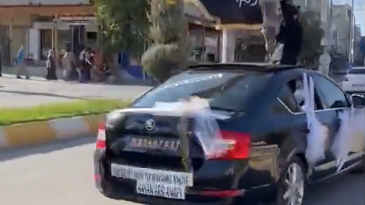 Şanlıurfa’da Arapça bayrakla düğün konvoyu yaptılar