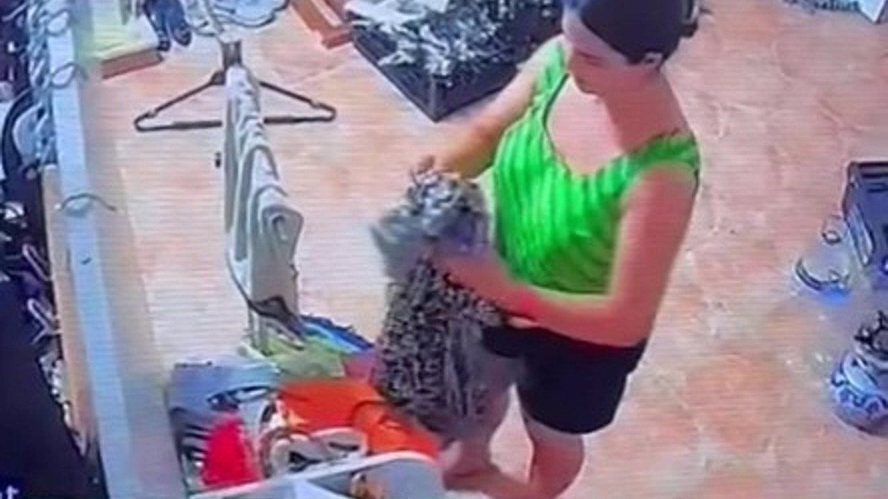 Kendini polis olarak tanıtan kadın mağazadan kıyafet çaldı