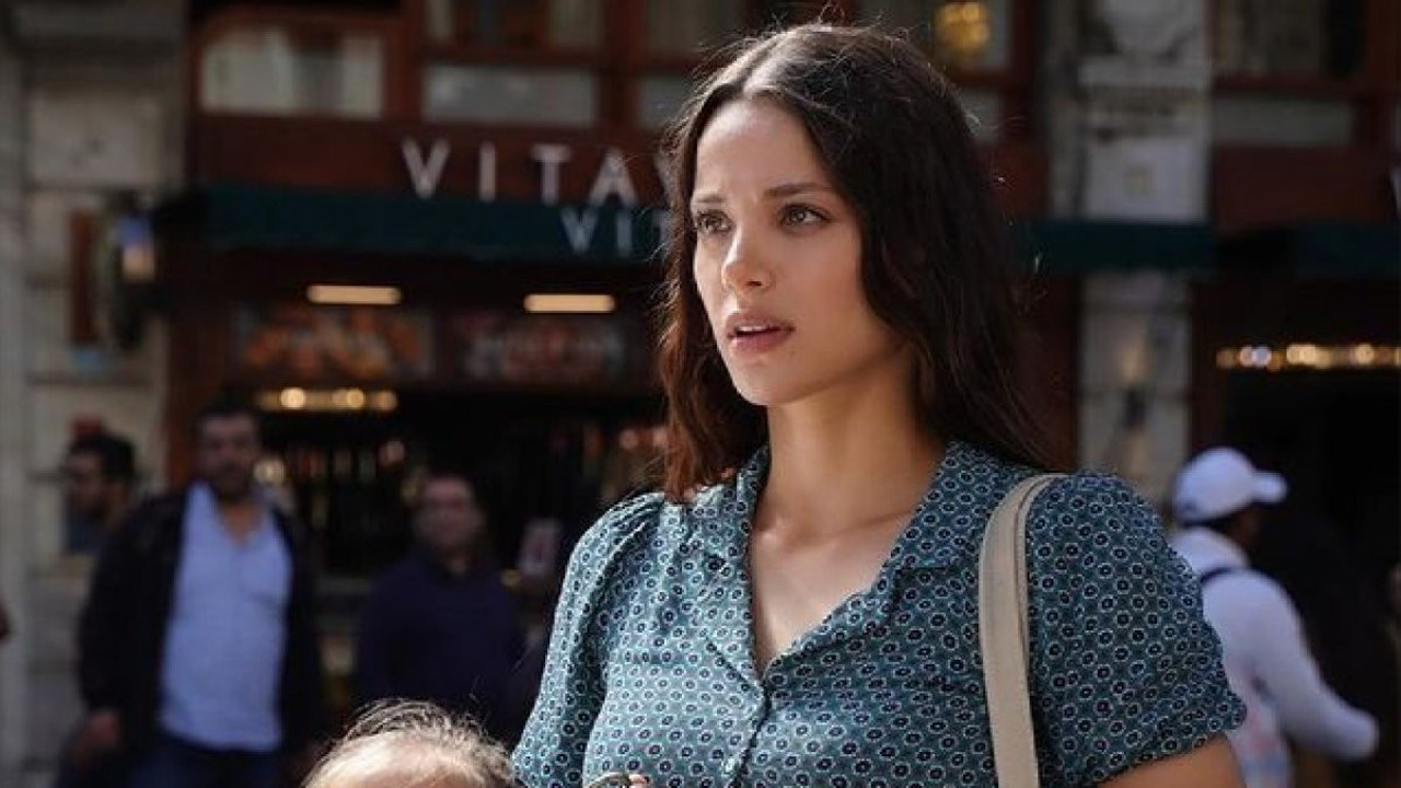 Bikinili poz verdi TRT'deki diziden kovuldu. Leyla Tanlar kadrodan çıkartıldı