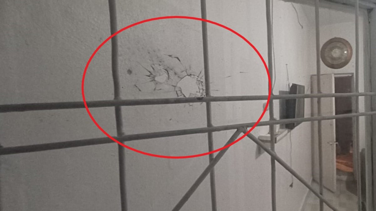 Evinde otururken maganda kurşunuyla başından vuruldu