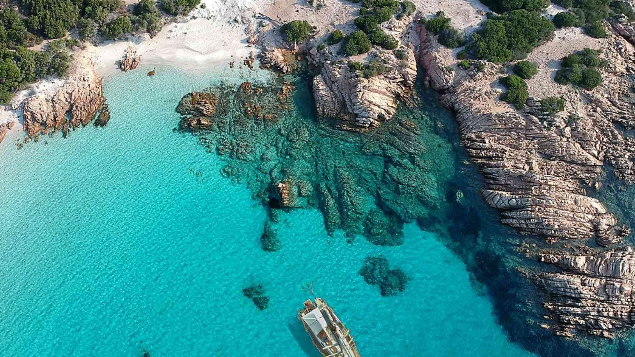 Yüzmeye gitti çuvallar dolusu çaldı