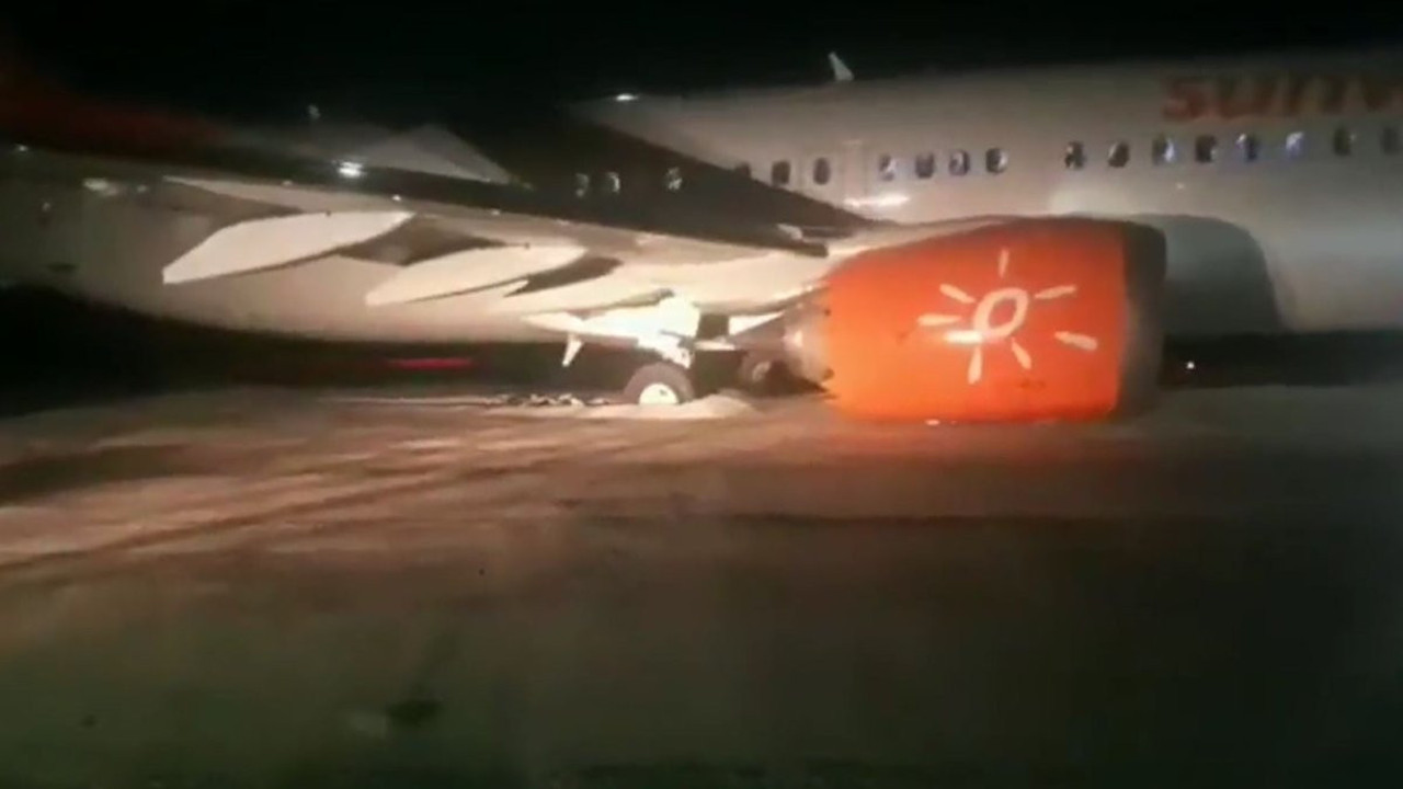 Küba'da bir garip uçak kazası. Lastikler piste gömüldü