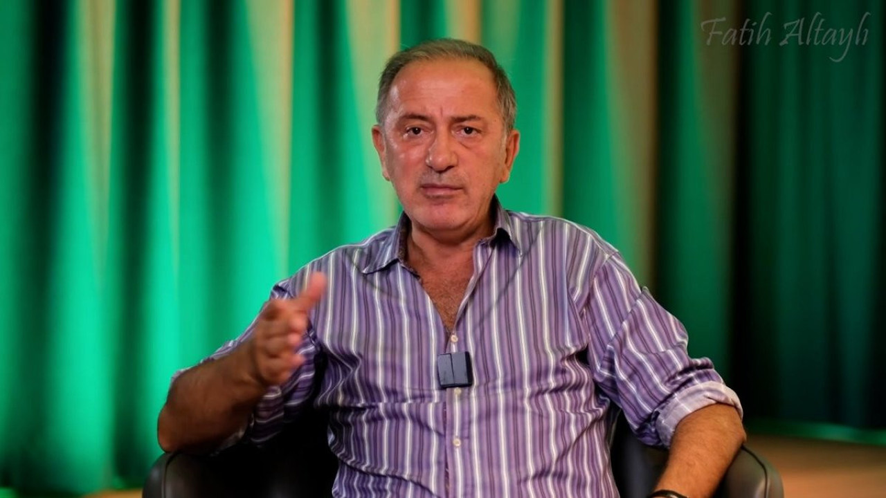 Bana laf söyleyen Fatih Sultan Mehmet'e hakaret etmiş olur. Fatih Altaylı'dan güldüren Abdülhamid açıklaması