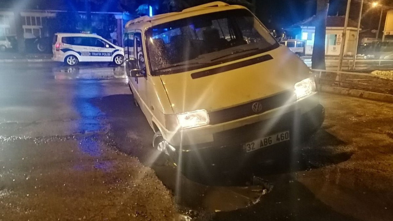 Isparta’da sağanak yağış hayatı olumsuz etkiledi, bir evi su bastı