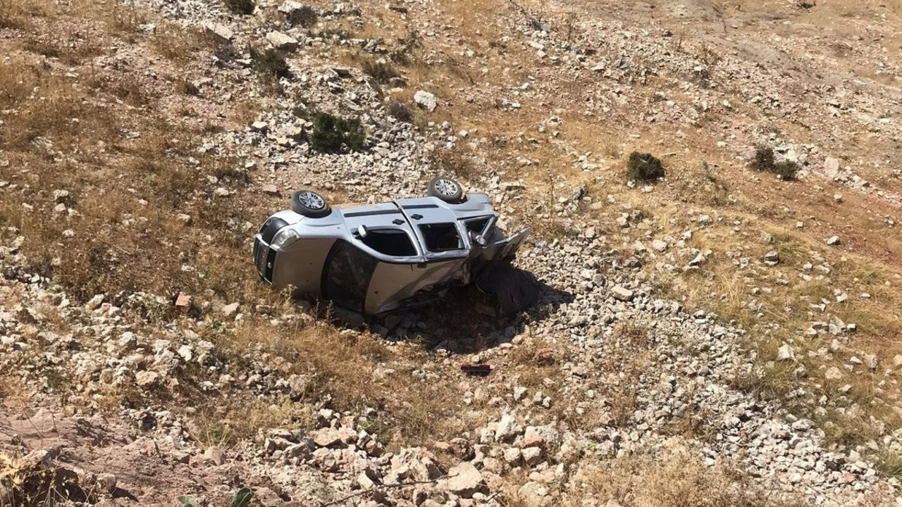 200 metre yuvarlanan araçtan sağ çıktı