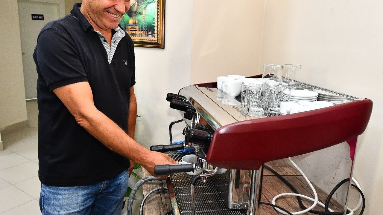 Feyyaz Uçar barista oldu. Görenler "Gol krallığından barista krallığına geçti" dedi