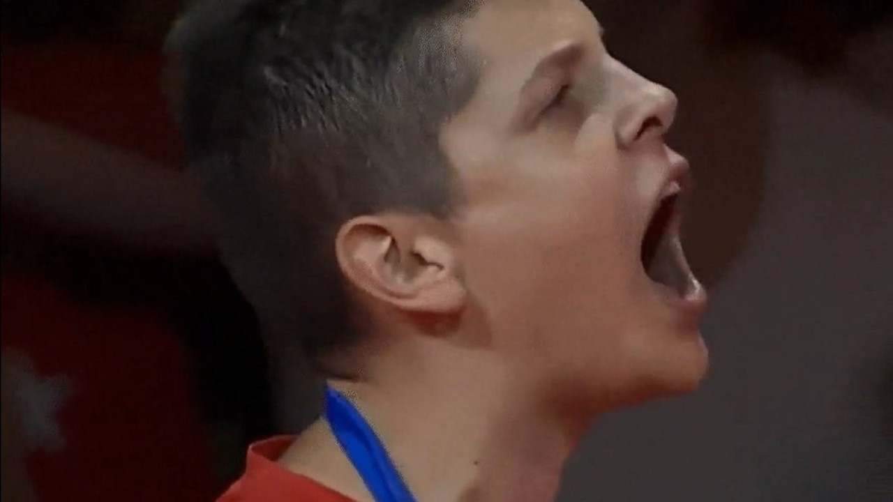 Ebrar İstiklal Marşı'nı bağıra bağıra söyledi. Saldıranlar İstiklal Marşı'nın kaldırılmasını istiyorlardı