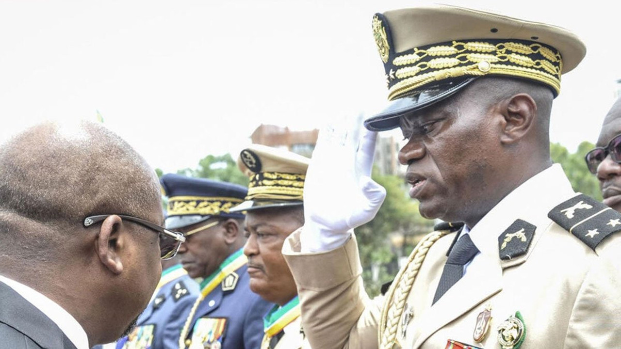 Gabon’da General Nguema geçici devlet başkanı olarak yemin etti