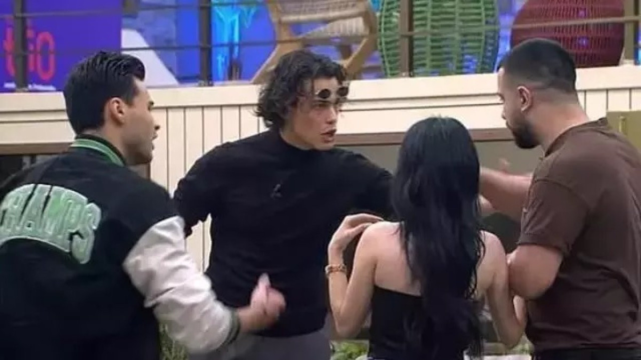 Kısmetse Olur yarışmacıları birbirine girdi. Sandalyeler havada uçuştu