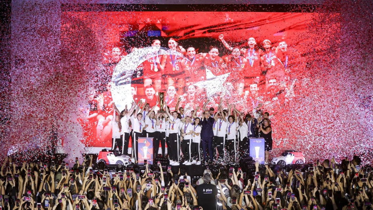 Avrupa Şampiyonu kızlarımız vatandaşlarla buluştu: En büyük Türkiye