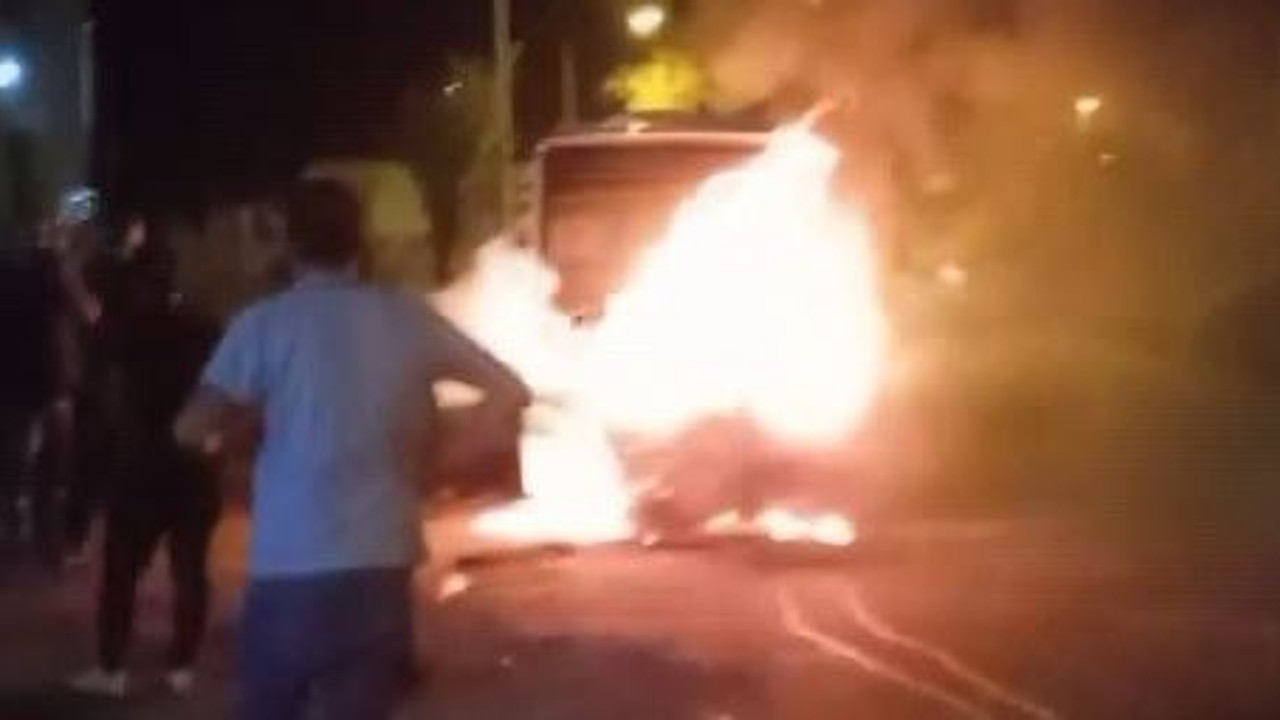 Kendiliğinden giden araç alev alev yandı