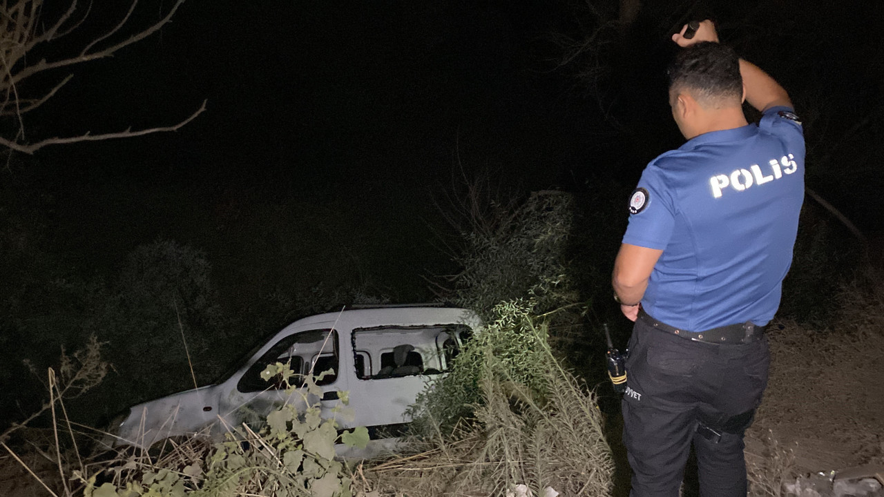 Alkollü sürücü dereye uçtu: 2 yaralı