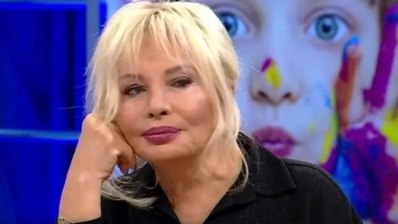 Emel Sayın nostaljik paylaşımı ile sevenlerini büyüledi