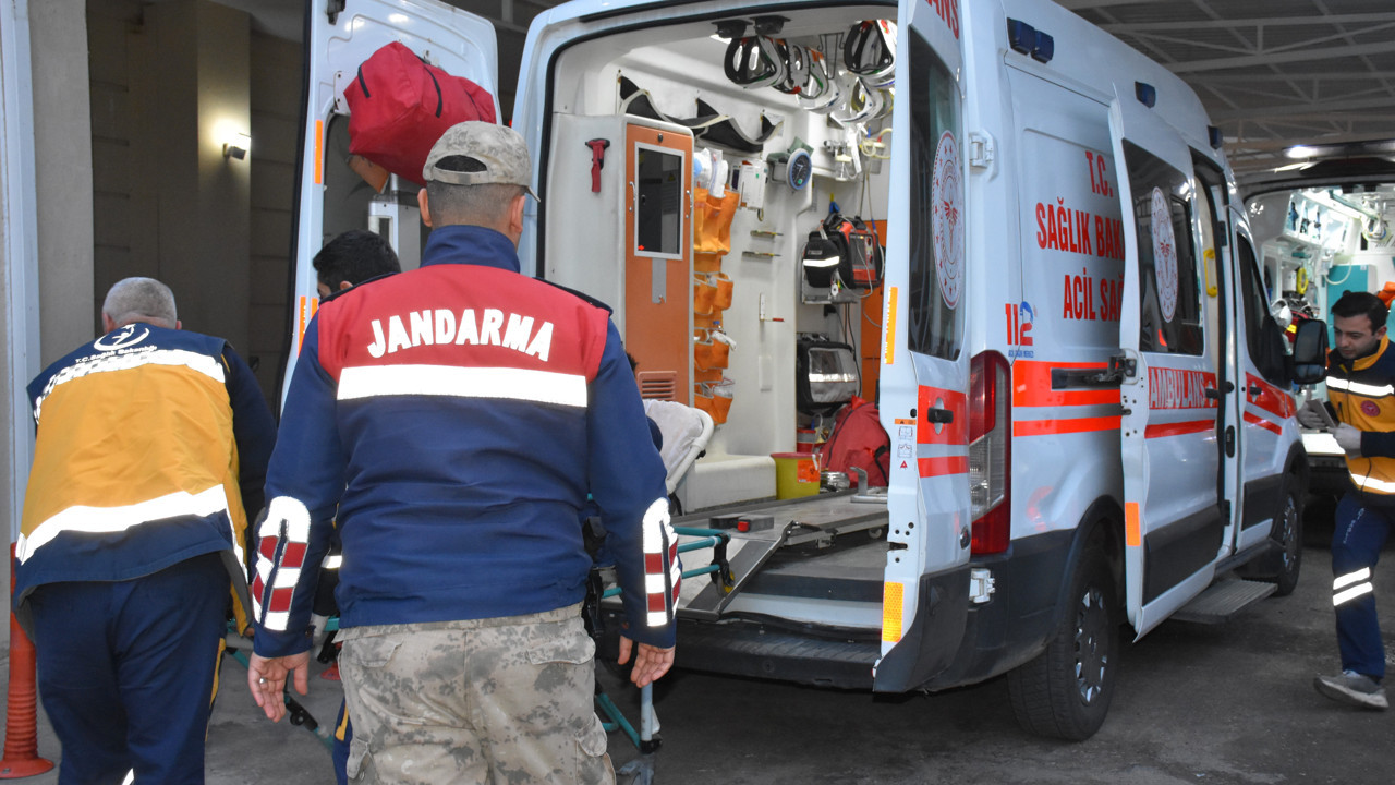 Kamyonetin altında kalan bebek hayatını kaybetti