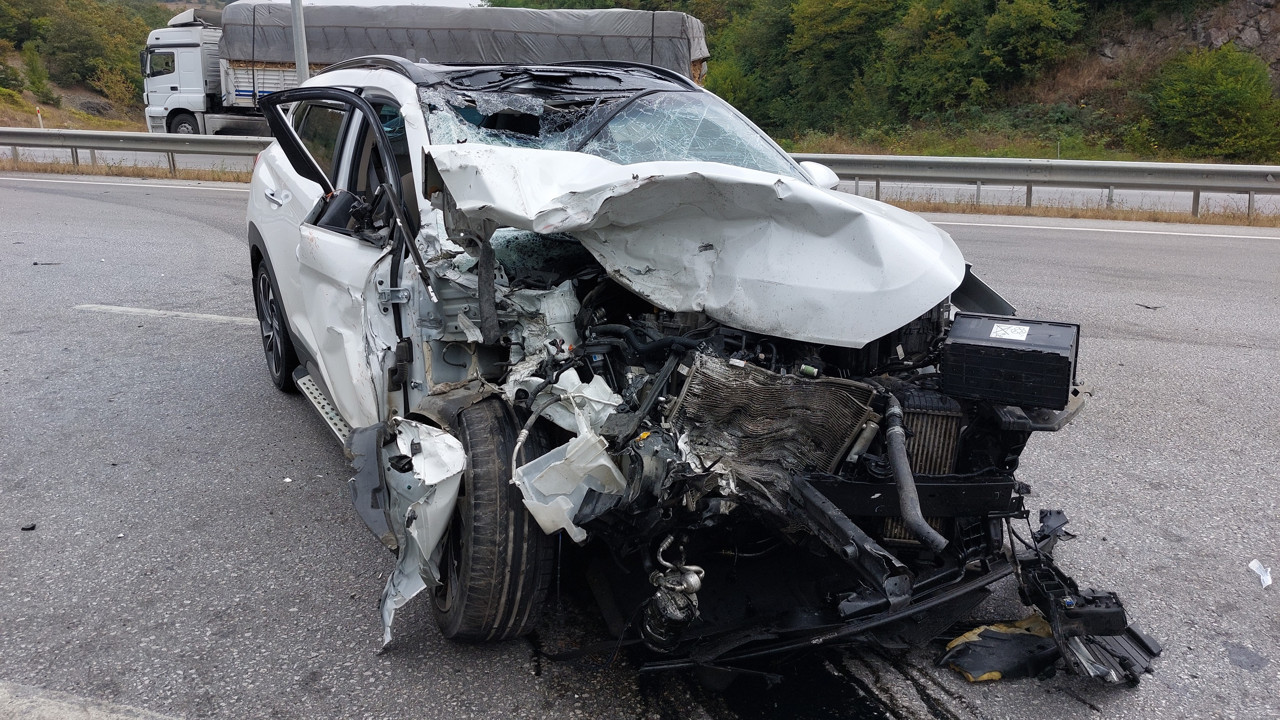 Akaryakıt tankeri ile otomobil çarpıştı: 1 ölü, 1 ağır yaralı