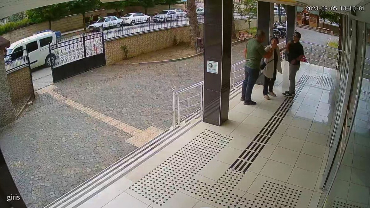 İşini yapan gazeteciye çirkin saldırı