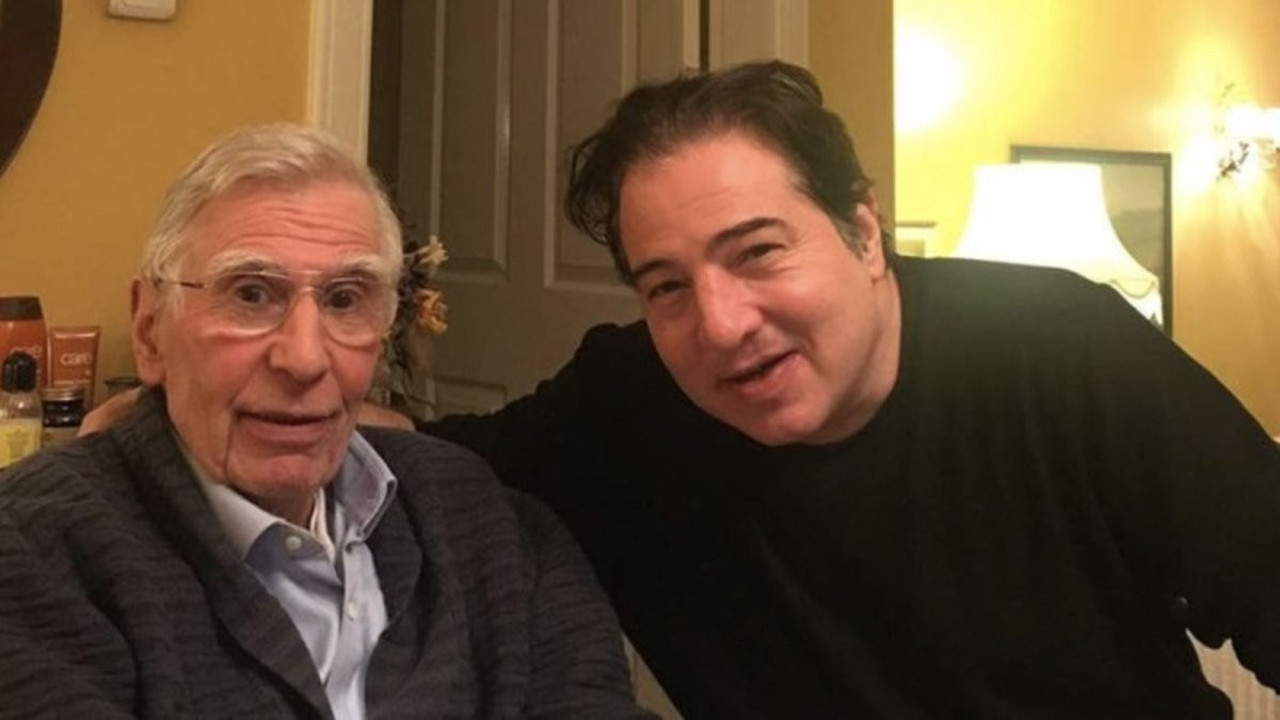 Fazıl Say babası Ahmet Say'ı anmak için piyano başına geçti
