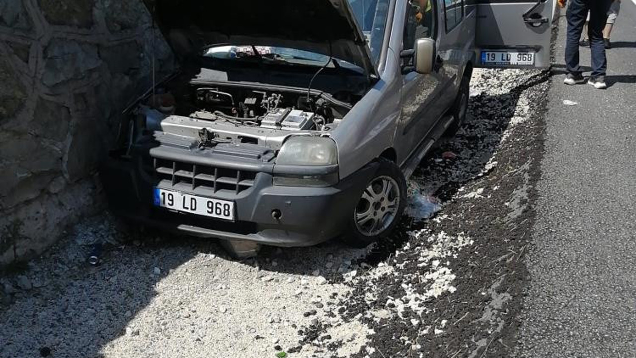 Kontrolden çıkan otomobil beton duvara çarptı. Sürücü yaralandı