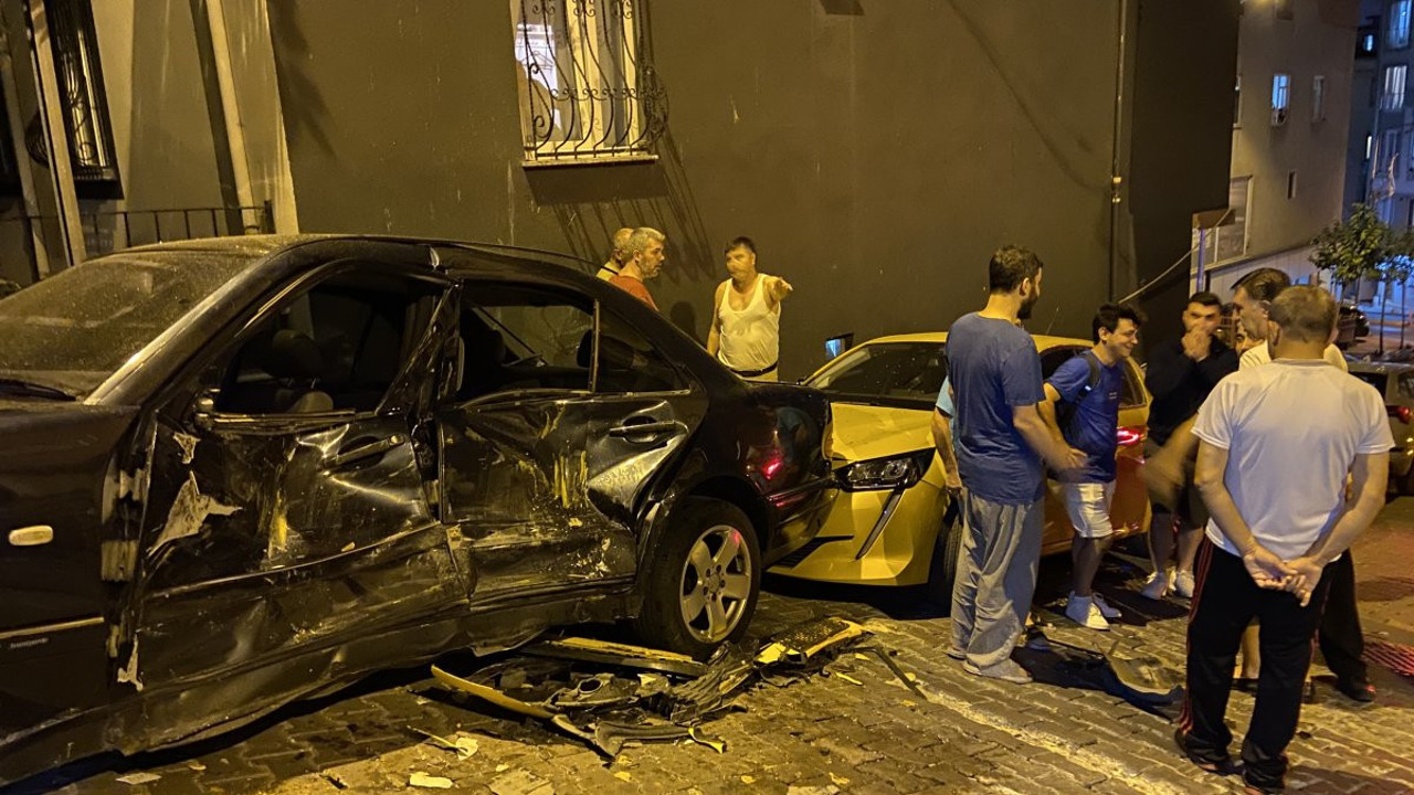 Kağıthane’de freni patlayan taksi yokuş uçtu: 1 yaralı