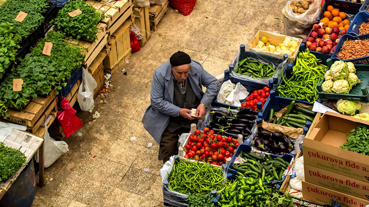 Naaber 'çıkart telefonunu' diyen emekliler... Dünyada gıda fiyatları ucuzlarken bizde yükseldi