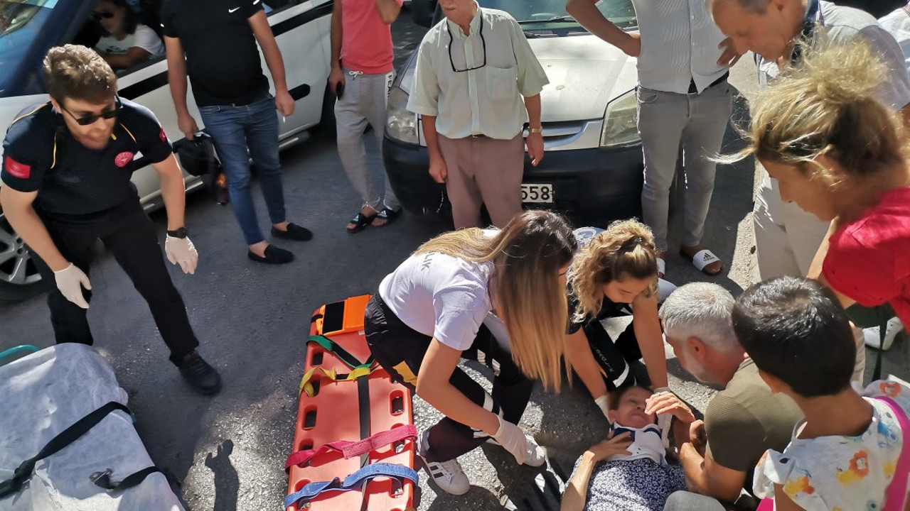 Aracın çarptığı yaya hastaneye kaldırıldı
