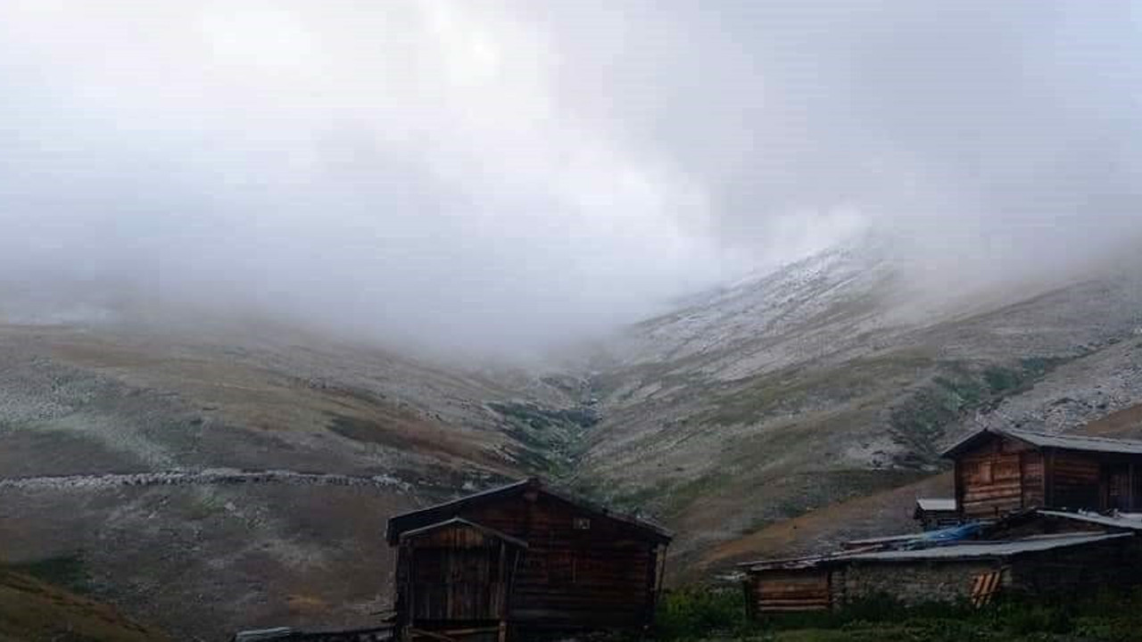 Artvin'e mevsimin ilk karı yağdı