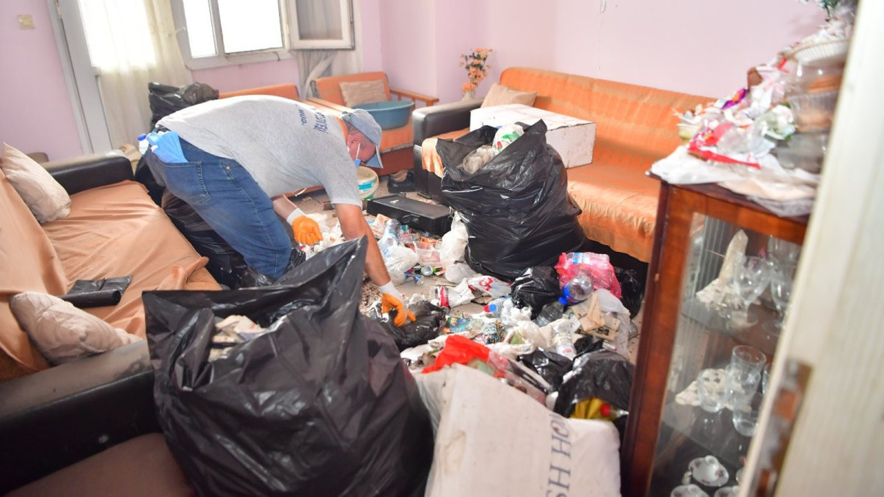 Bir evden tam 20 ton çıktı. Çukurova Belediyesi çalışanları manzara karşısında şok oldu