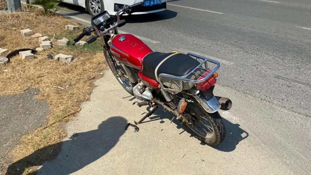 Plakasız motosiklet kaza yaptı: 2 yaralı
