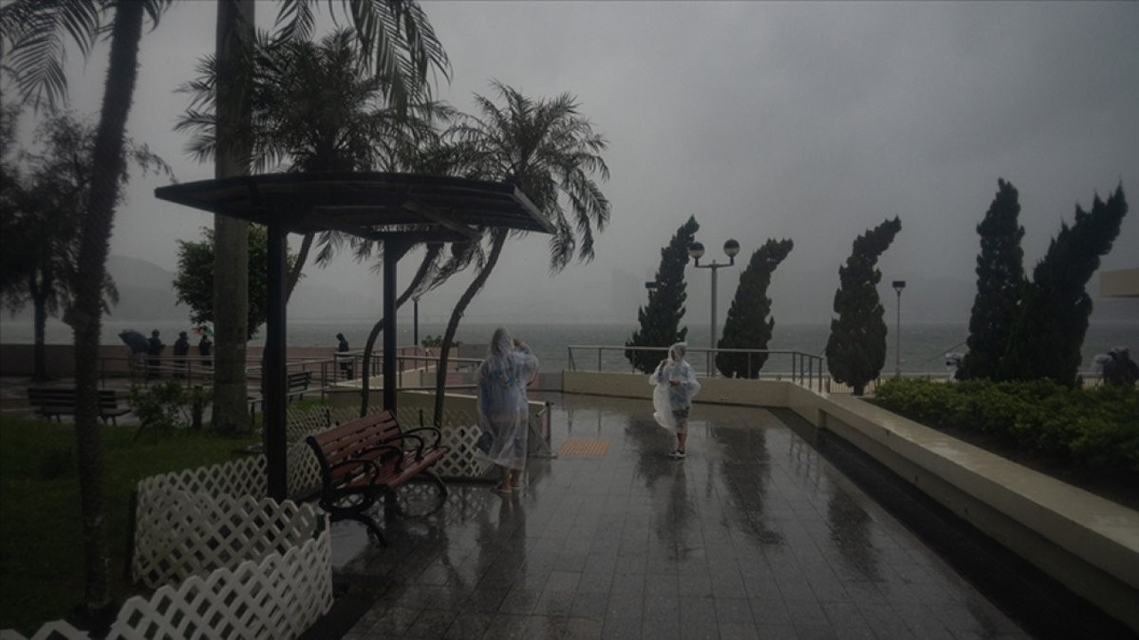 Çin’i Haikui Tayfunu vurdu: Saatteki hızı 150 kilometreyi aştı