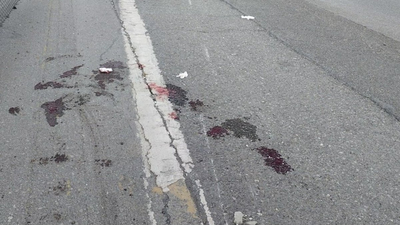 Kontrolden çıkan motosiklet bariyerlere çarptı