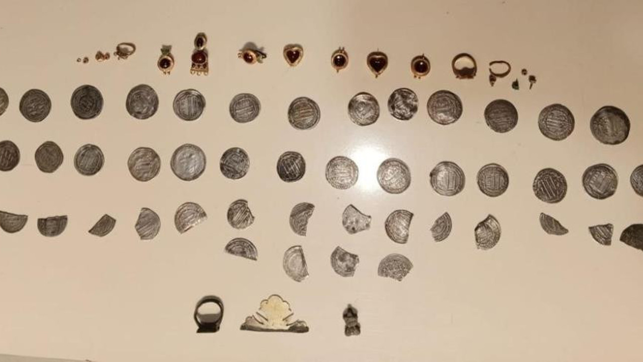 Van’da 65 tarihi eser ve yüzlerce gümrük kaçağı malzeme ele geçirildi