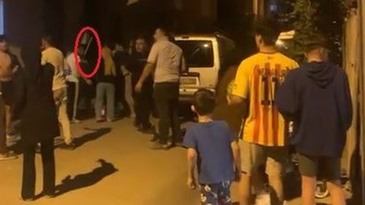 Sinir krizi geçirdi ambulansa kelepçeli taşındı