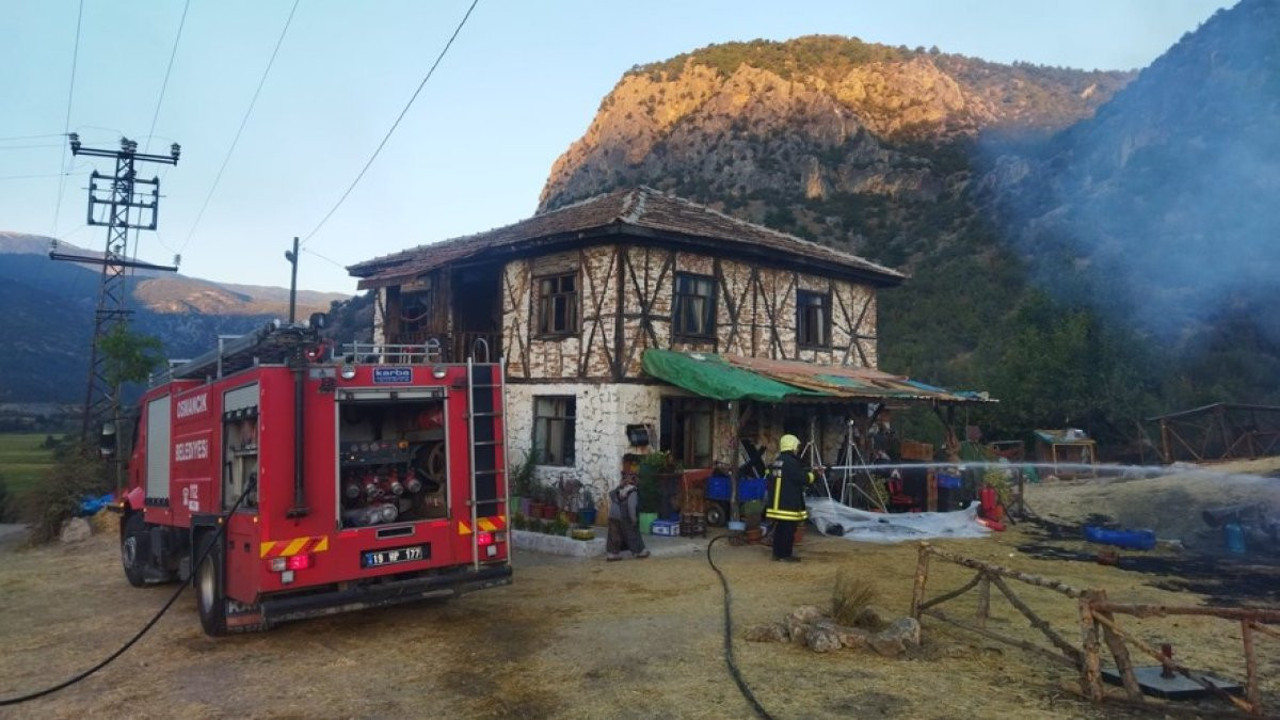 Ahmet Kural'ın başrolünde olduğu 'Efsane' filminin setinde yangın paniği