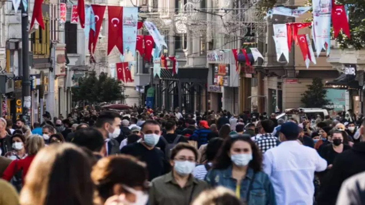 Kapanmaya ve maske yasağına gerek var mı? Yeni varyant paniği yaşanıyor. Cumhurbaşkanlığı Sağlık Danışmanı açıkladı