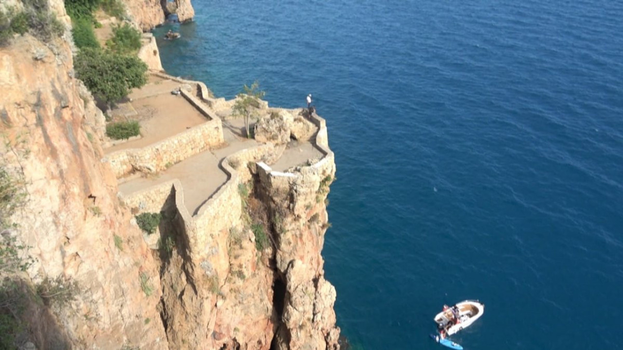 30 metreden denize düşerek hayatını kaybetti