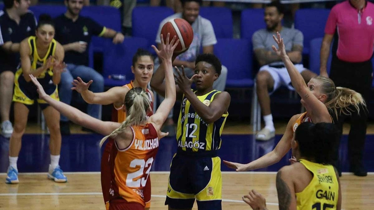 Fenerbahçe Galatasaray'ı ezdi geçti