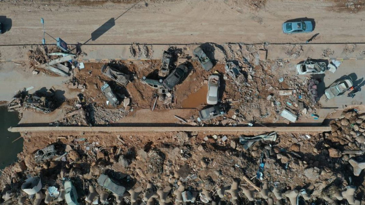 Libya'daki sel felaketinin boyutu havadan görüntülendi. 11 binden fazla kişi hayatını kaybetmişti