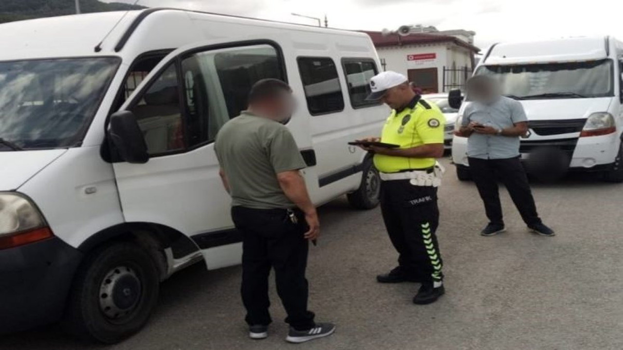 Trafik ekipleri okul servislerini denetledi